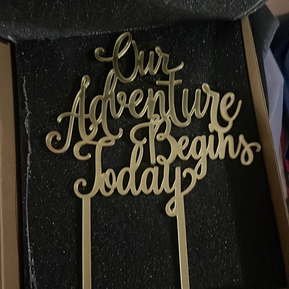 Cake topper (gold)